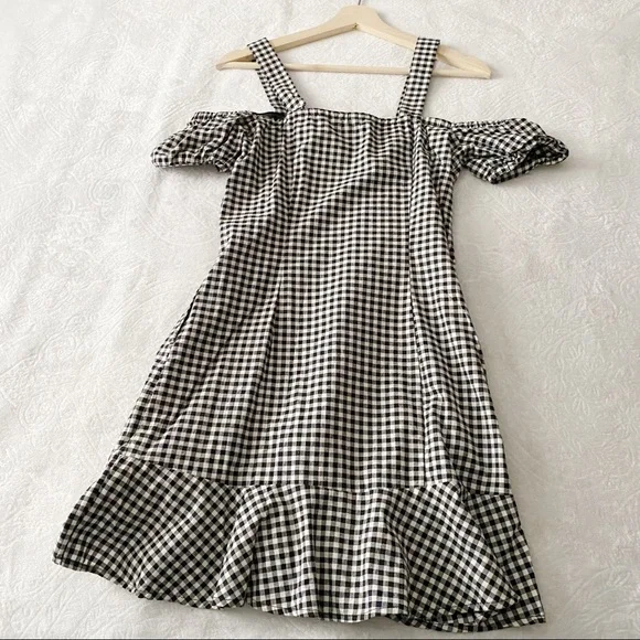 H&M Black + White Gingham Cold Shoulder Dress - Picture 13 of 15